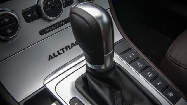 Alquiler coches automáticos: cómo conducir un coche de cambio automático