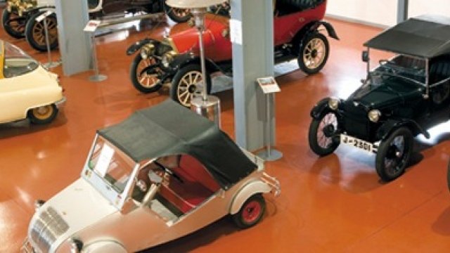 Los 5 museos de coches y automoción más bellos de España