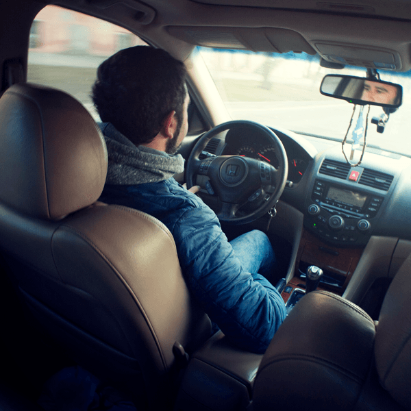 La posición adecuada al volante: ¡Siéntate como es debido!