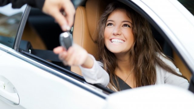 8 consejos para ahorrar con un alquiler de coche barato