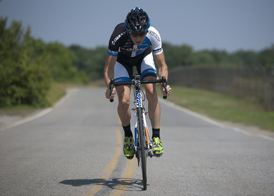 Adelantamientos a ciclistas: ¡Resuelve todas tus dudas!