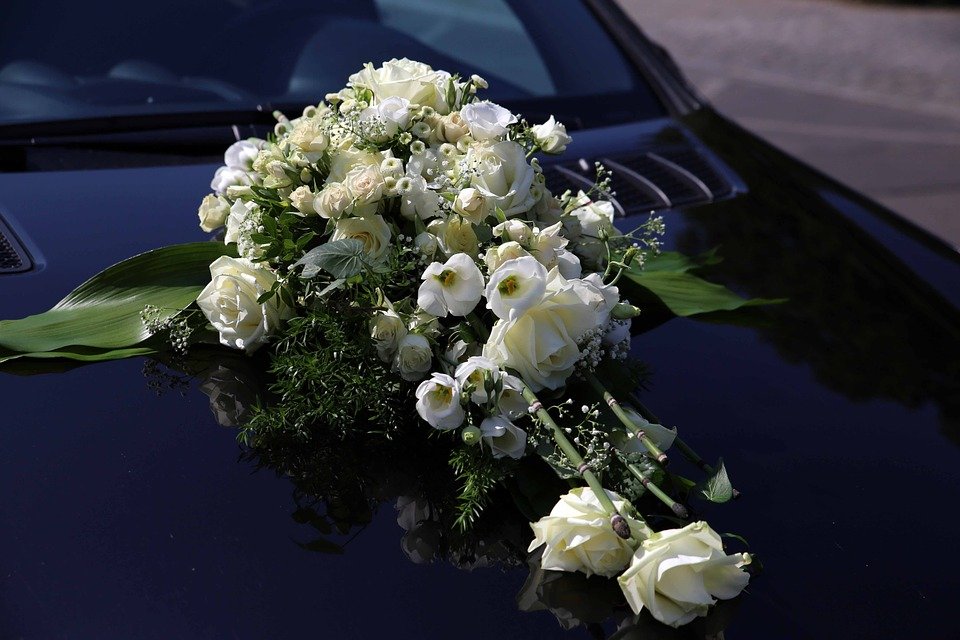 Bodas y coches: Alquila un vehículo fiable en tu gran día
