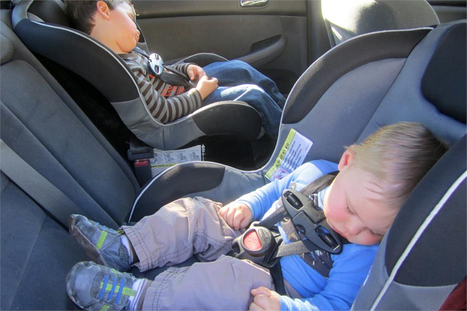 Alquilar un coche con silla infantil: ¡Protege lo que más quieres!
