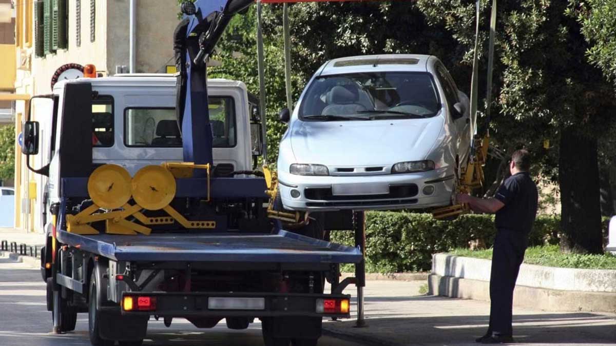 ¿Cuándo se puede llevar tu coche la grúa?