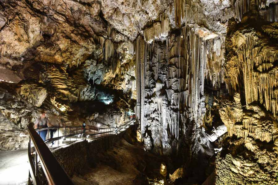 Cuevas de Nerja: Un monumento subterráneo
