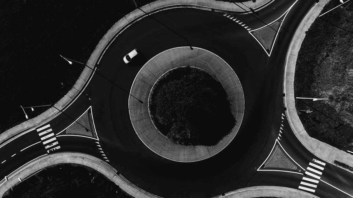 Cómo circular por una rotonda: ¡No le des más vueltas!