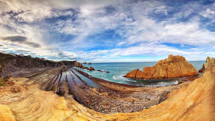Ruta por la costa Norte de España: Mucho más que playas