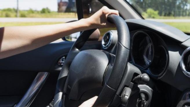 ¿Por qué vibra el volante del coche?: Atento a los síntomas