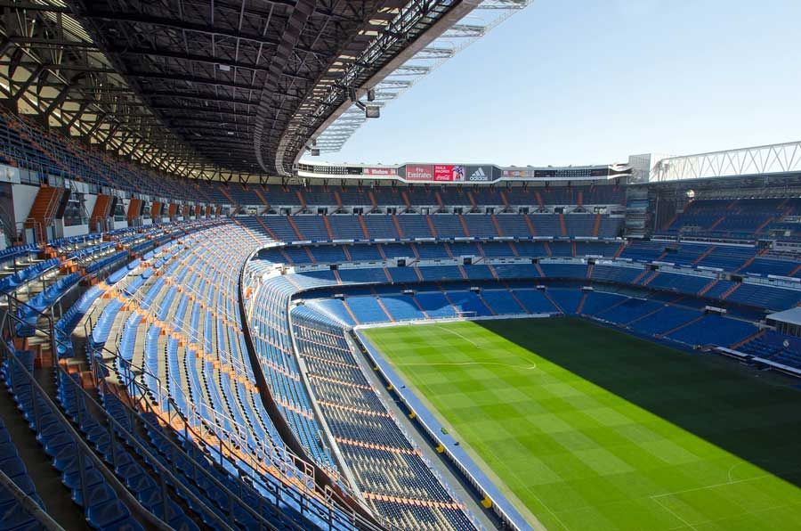 ALQUILER DE FURGONETAS DE PASAJEROS FINAL CHAMPIONS