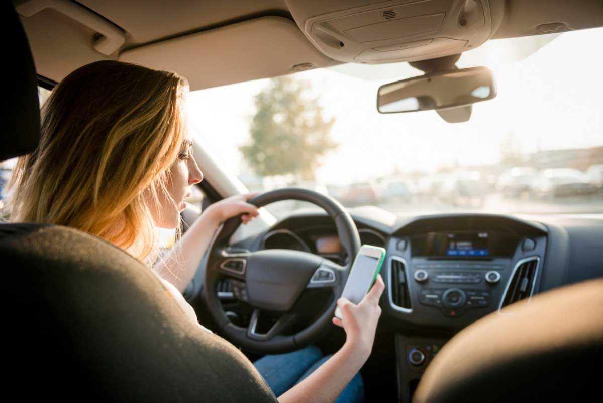 Usar Whatsapp conduciendo: Una temeridad innecesaria