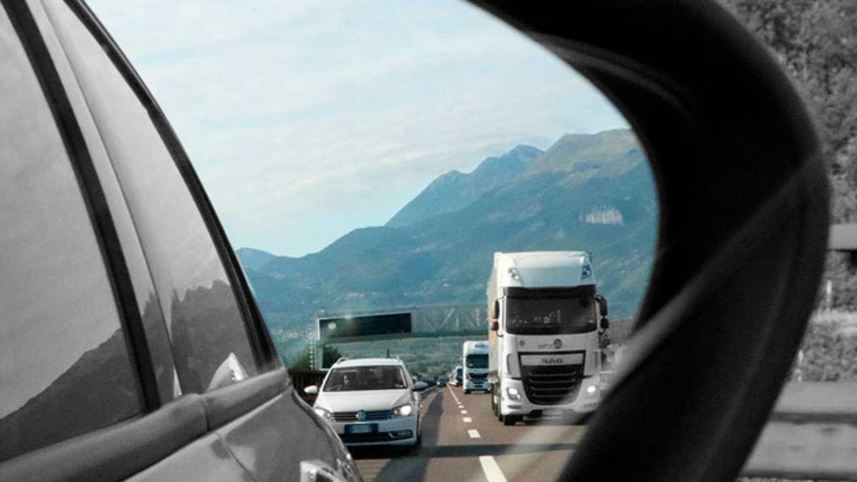 Los ángulos muertos del coche: Qué son y cómo minimizar riesgos