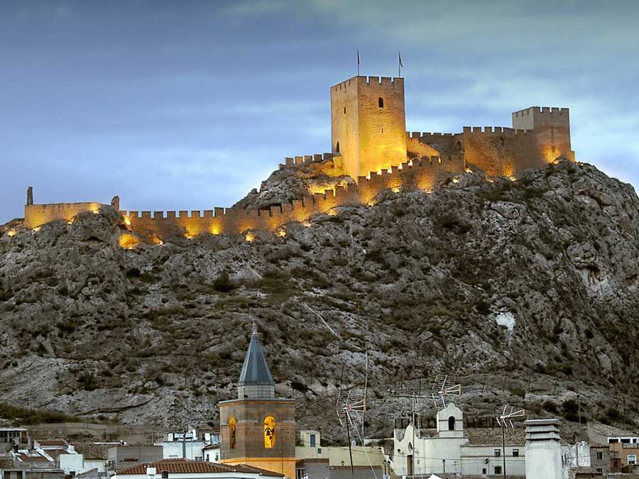 Ruta en coche por los castillos de Vinalopó: Las fortalezas más impresionantes