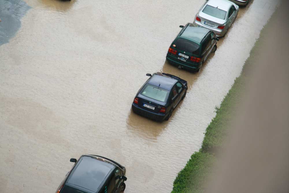 Daños por agua en el coche: ¿Qué puedes hacer?