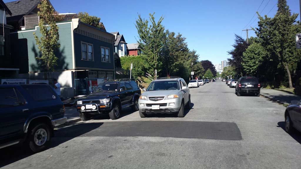 Aparcar en doble fila: Multa asegurada