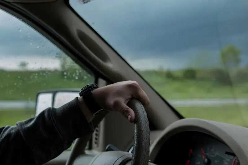 ¿Dónde se puede recoger y entregar un coche de alquiler?