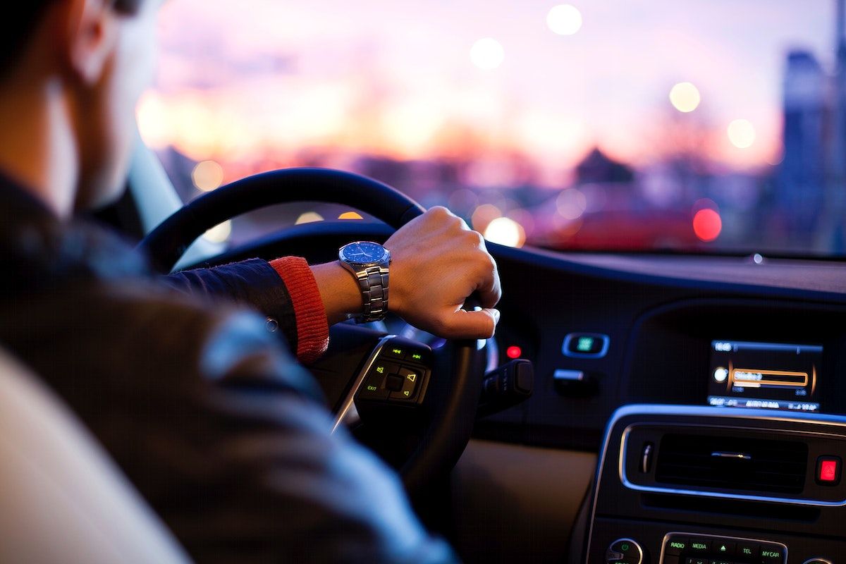 ¿Cómo saber cuántos kilómetros tiene un coche?
