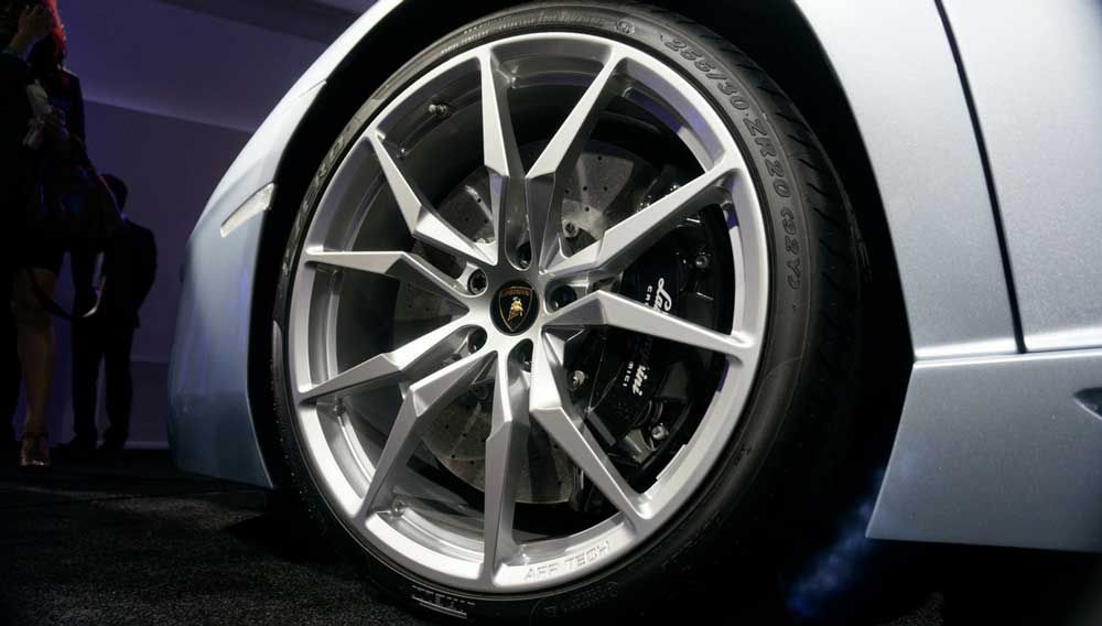 Los riesgos de que la rueda del coche tenga mucho aire