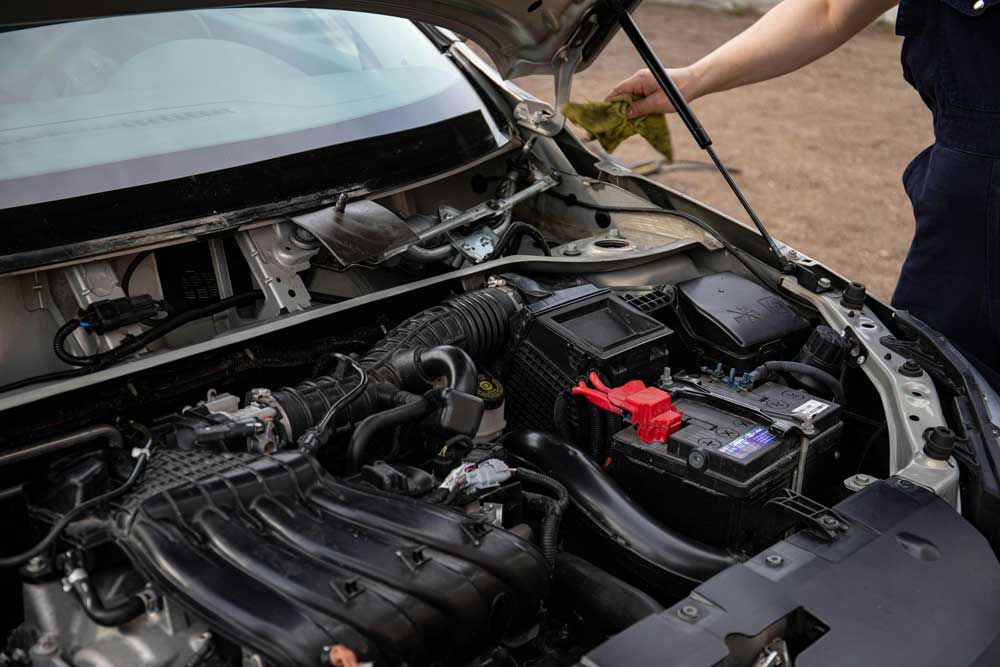 ¿Qué pasa si entra agua en el motor del coche?