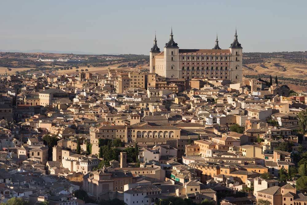 Recorre Toledo con una furgoneta de 9 plazas de alquiler