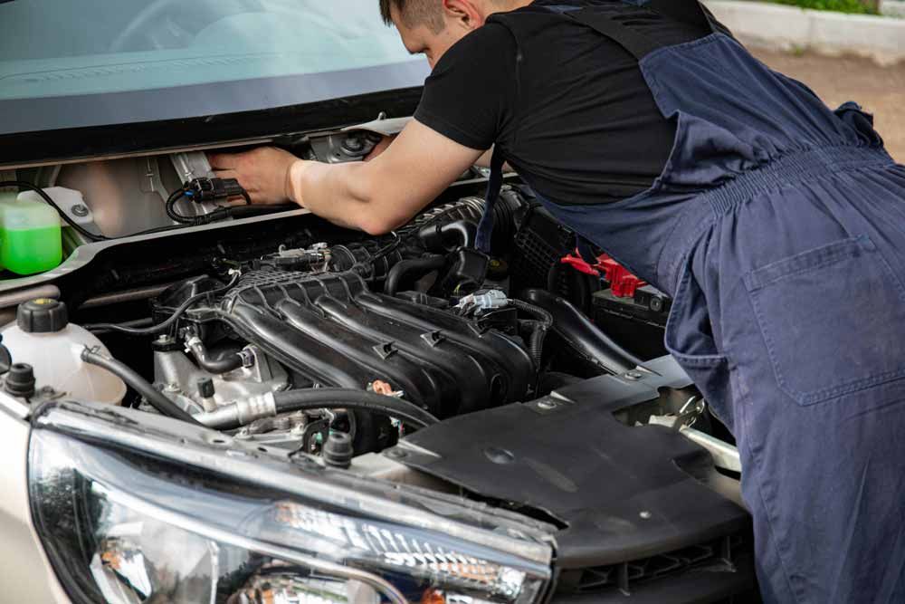 Claves para entender por qué tu coche se para solo