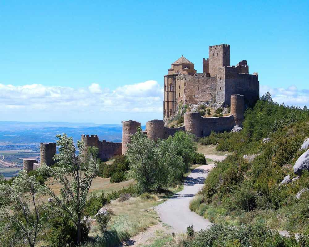 Visitar los castillos más famosos de España en coche: ¡Prepara la ruta!