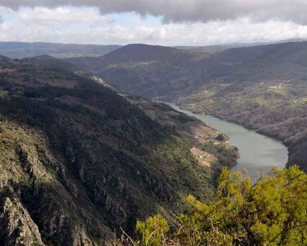 Ruta en coche por los Cañones del Río Sil: ¡Vienen curvas!