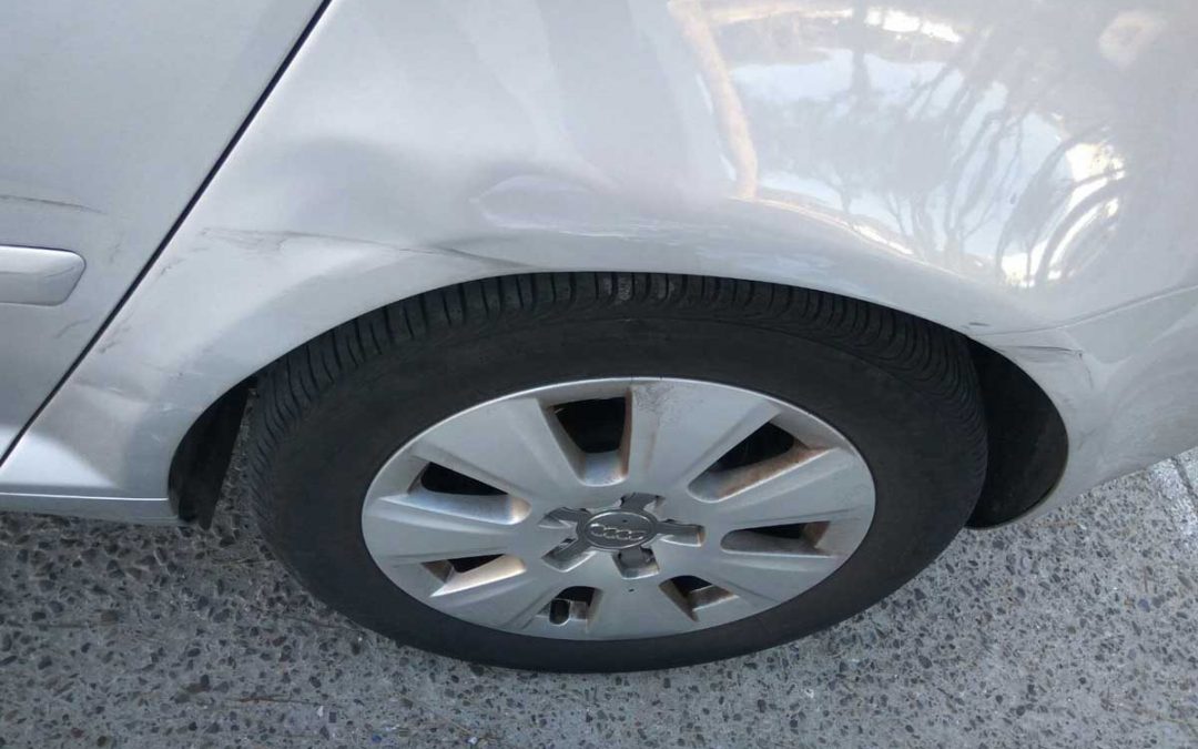 ¿Cómo arreglar un golpe en el coche sin complicaciones?